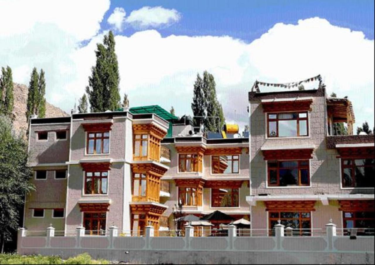 Hotel Om Ladakh Лех Экстерьер фото